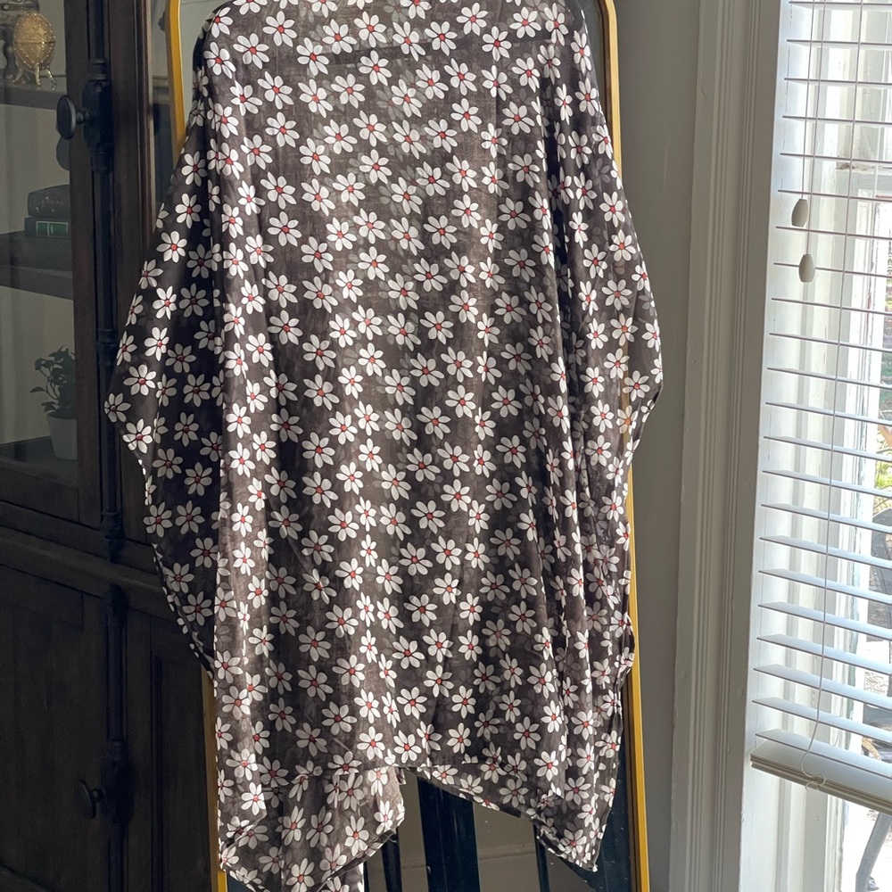 Raj NWT Trading & Imports Mireille Breeze Floral Black and White Printed Kimono - Picture 6 of 6